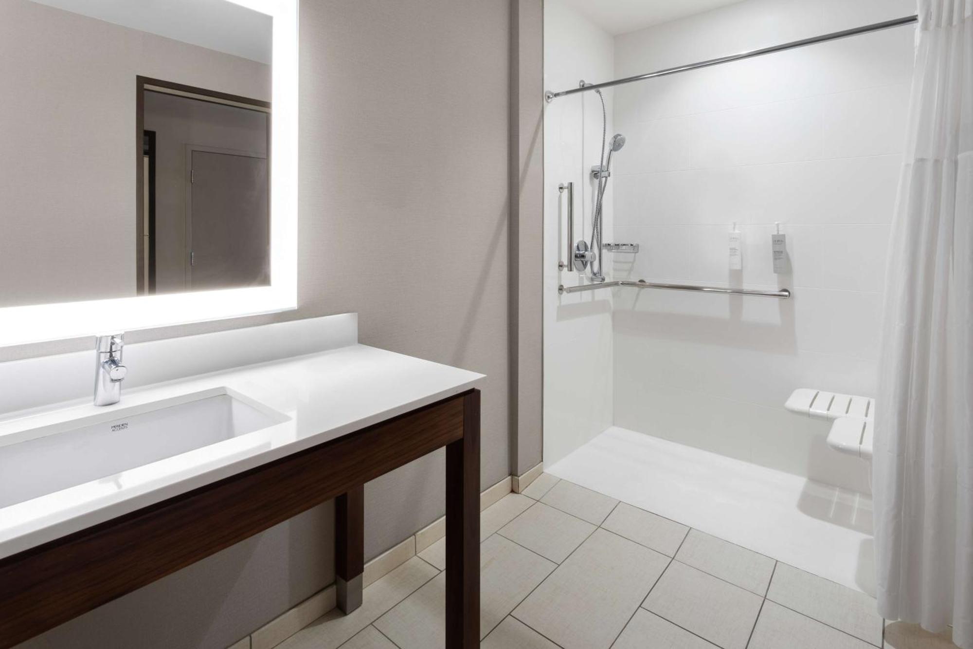 Hampton Inn By Hilton Nashville Airport Century Place Zewnętrze zdjęcie