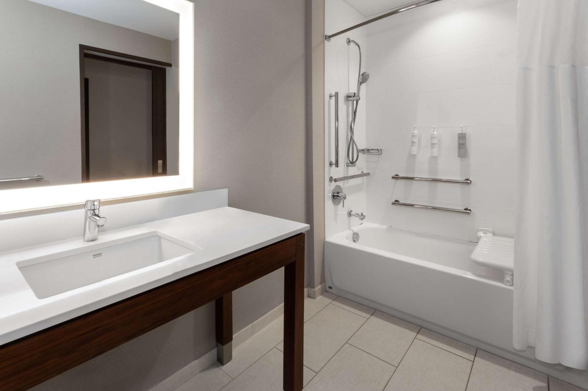 Hampton Inn By Hilton Nashville Airport Century Place Zewnętrze zdjęcie