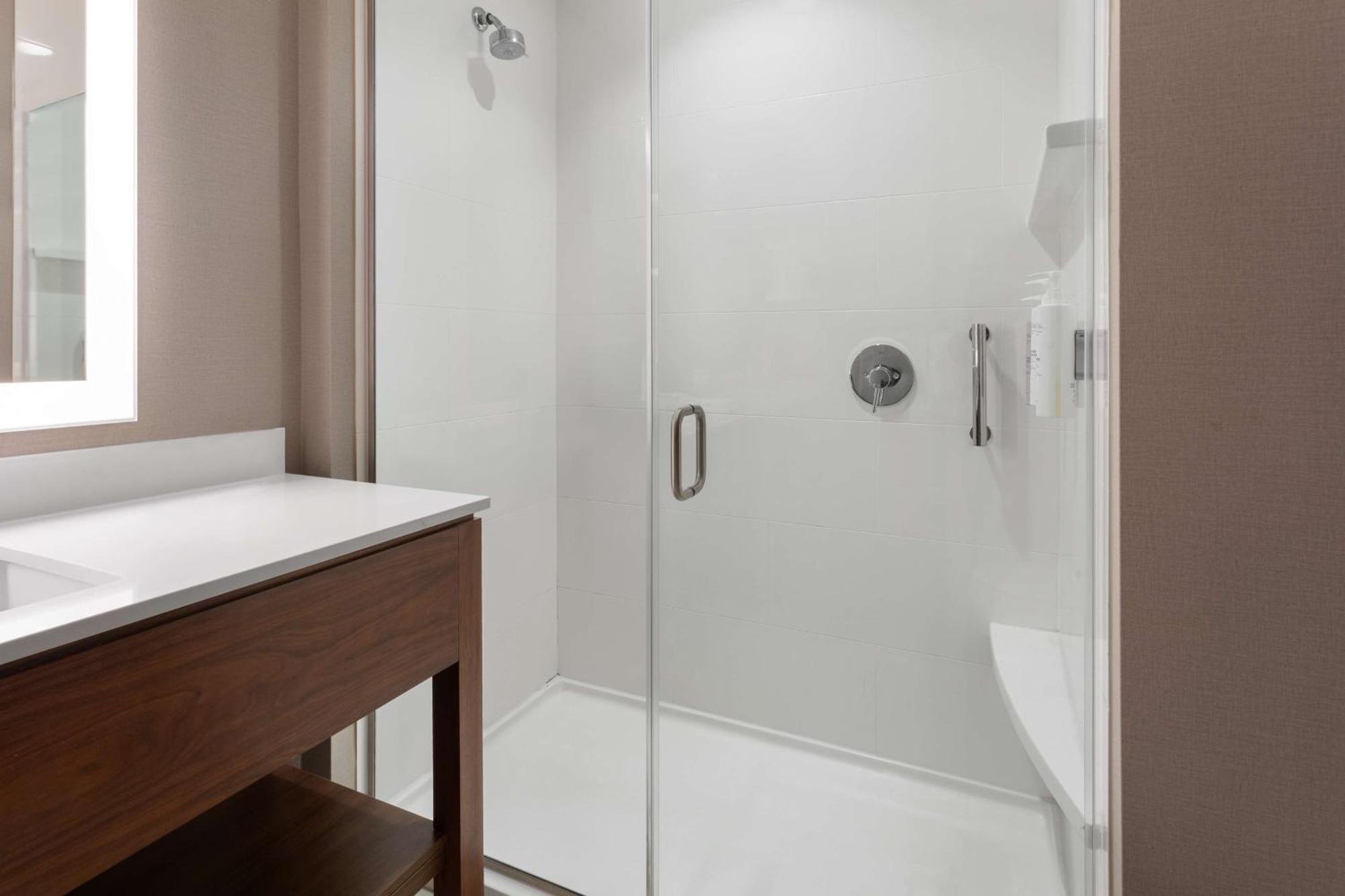 Hampton Inn By Hilton Nashville Airport Century Place Zewnętrze zdjęcie