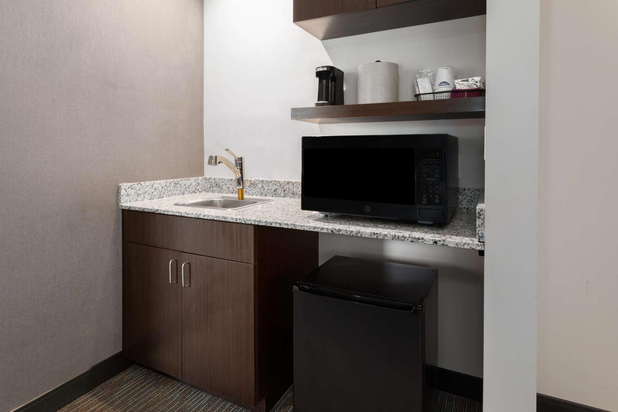 Hampton Inn By Hilton Nashville Airport Century Place Zewnętrze zdjęcie