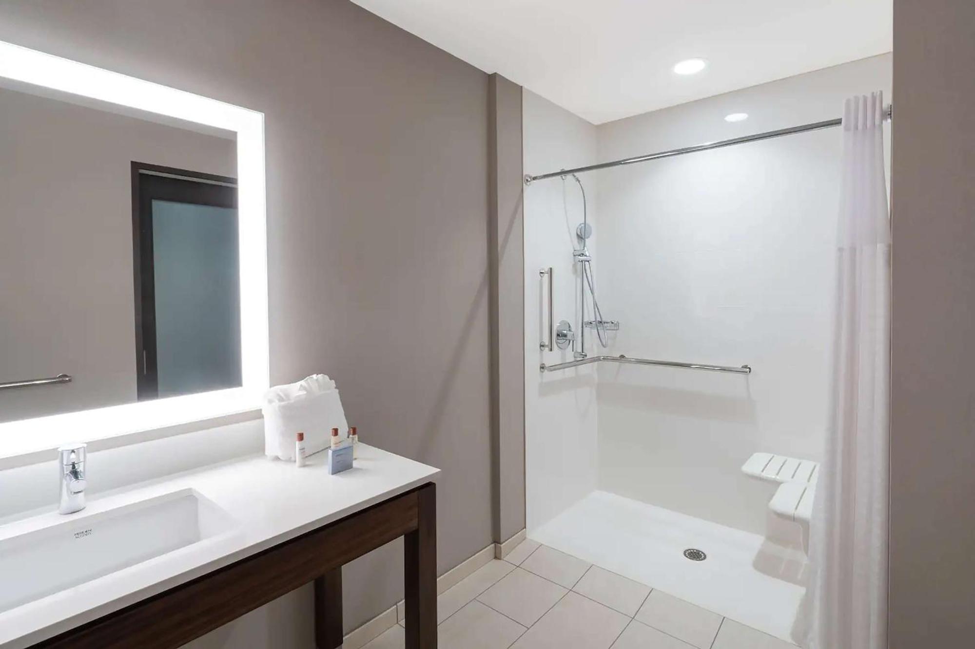Hampton Inn By Hilton Nashville Airport Century Place Zewnętrze zdjęcie