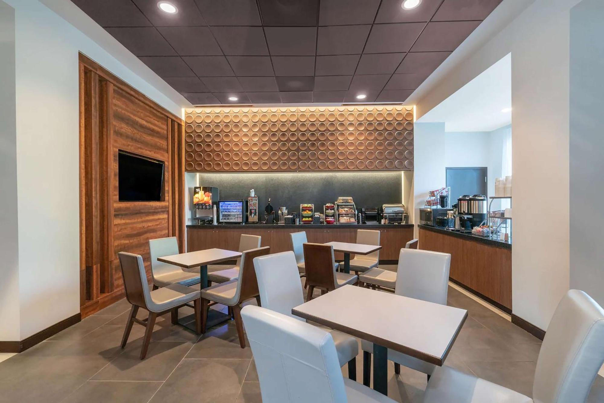 Hampton Inn By Hilton Nashville Airport Century Place Zewnętrze zdjęcie